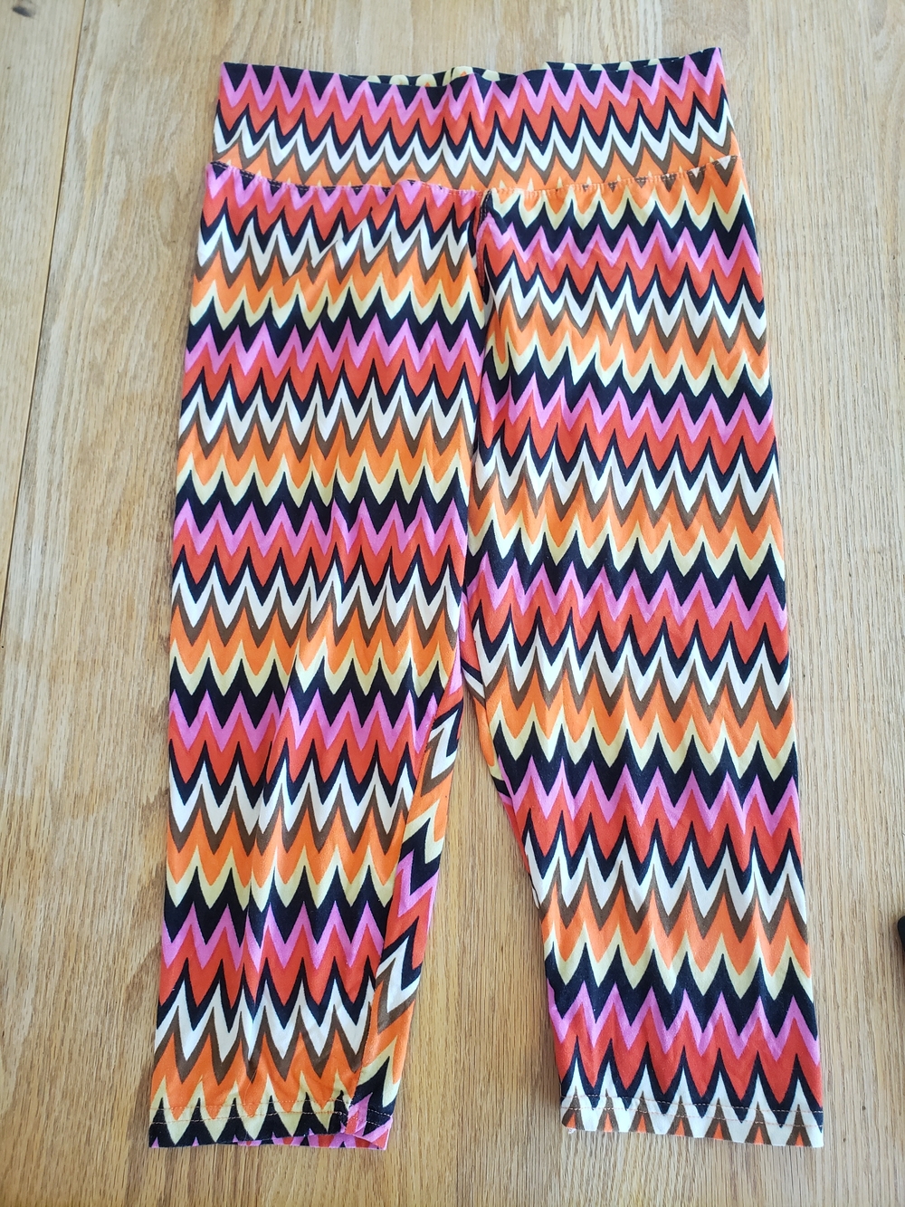 Women’s Chevron Capri Leggings in Pink, Orange, Black & White